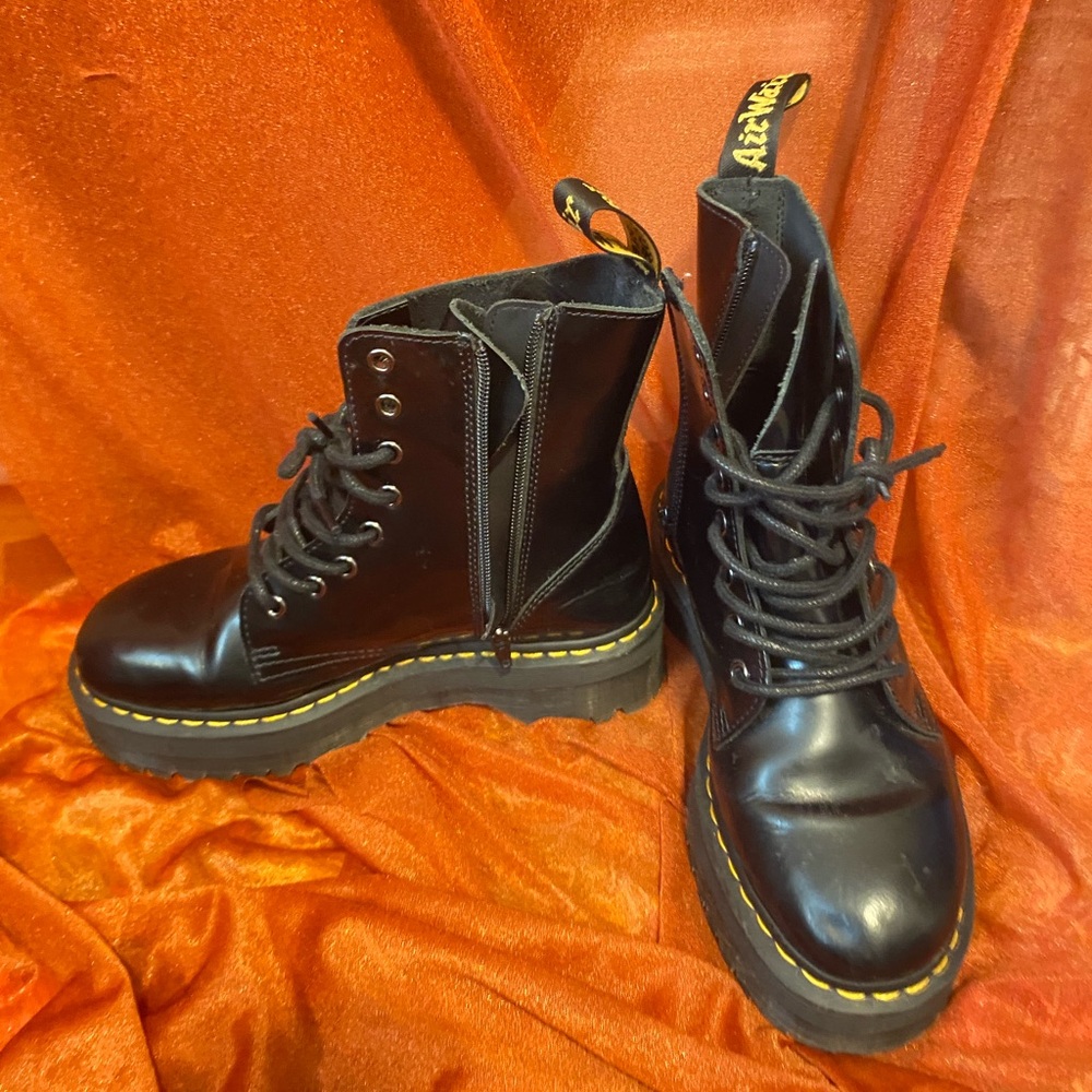 jadon doc martens, size 8